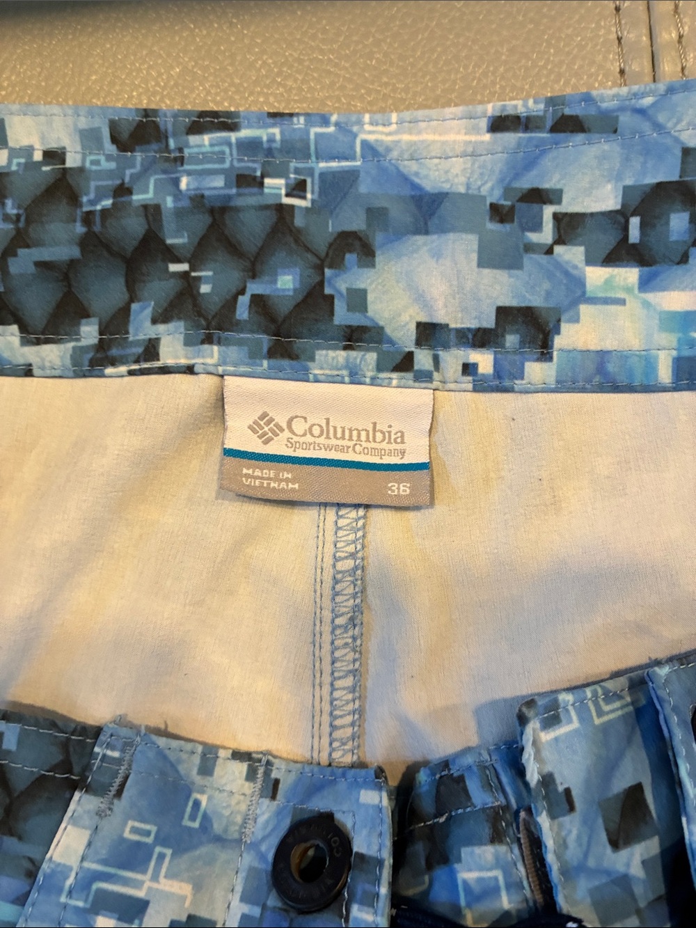 Columbia Men's Blue Geometric Athletic Shorts